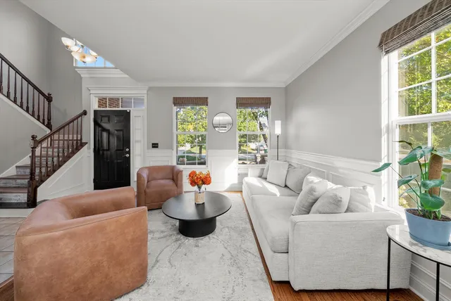 $575,000 | 25143 West Glen Oaks Lane, Shorewood, IL 60404