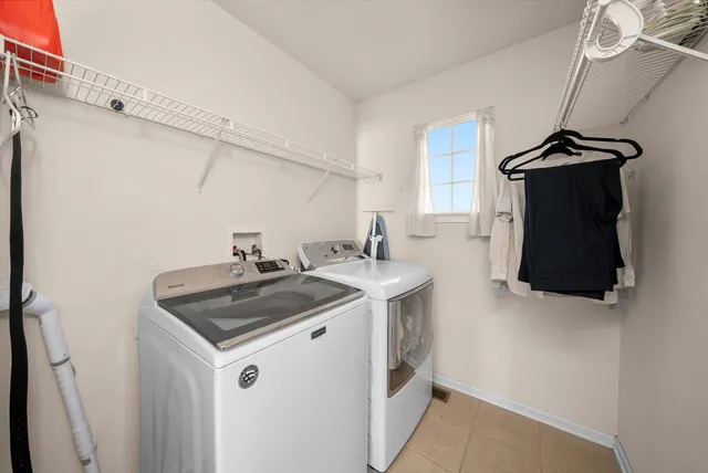 $575,000 | 25143 West Glen Oaks Lane, Shorewood, IL 60404