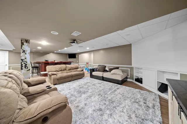 $575,000 | 25143 West Glen Oaks Lane, Shorewood, IL 60404