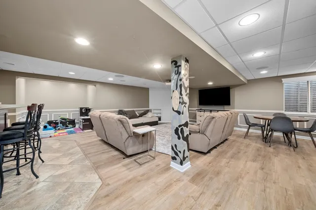 $575,000 | 25143 West Glen Oaks Lane, Shorewood, IL 60404