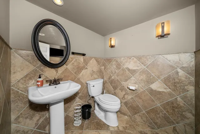 $575,000 | 25143 West Glen Oaks Lane, Shorewood, IL 60404