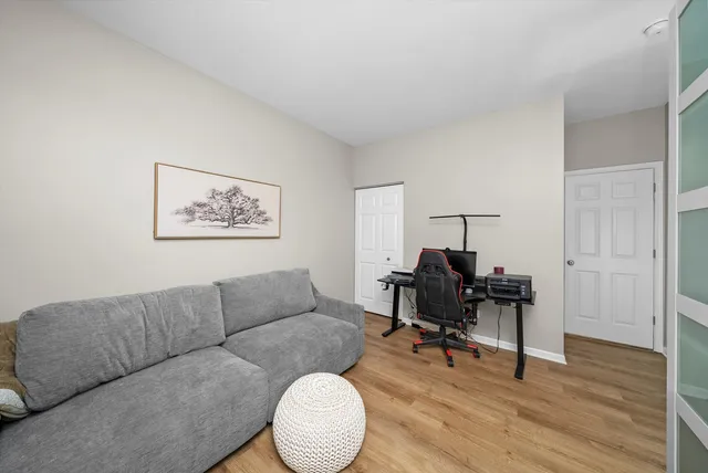 $575,000 | 25143 West Glen Oaks Lane, Shorewood, IL 60404