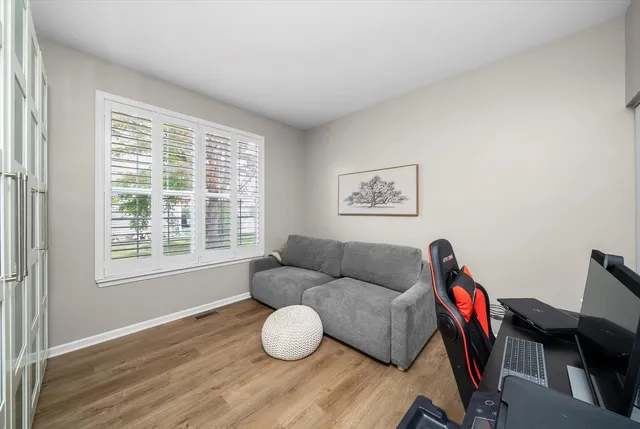 $575,000 | 25143 West Glen Oaks Lane, Shorewood, IL 60404