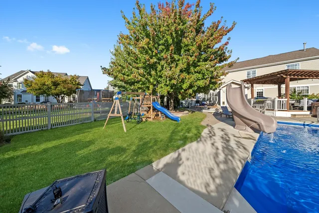 $575,000 | 25143 West Glen Oaks Lane, Shorewood, IL 60404