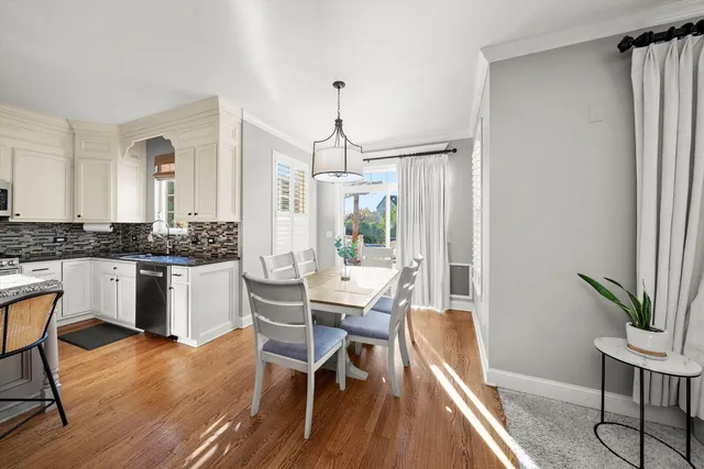 $575,000 | 25143 West Glen Oaks Lane, Shorewood, IL 60404