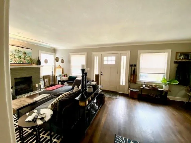 $2,800 | 701 East 54th Street, Kansas City, MO 64110