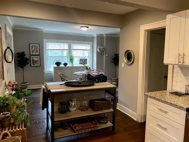 $2,800 | 701 East 54th Street, Kansas City, MO 64110