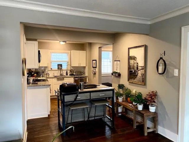 $2,800 | 701 East 54th Street, Kansas City, MO 64110