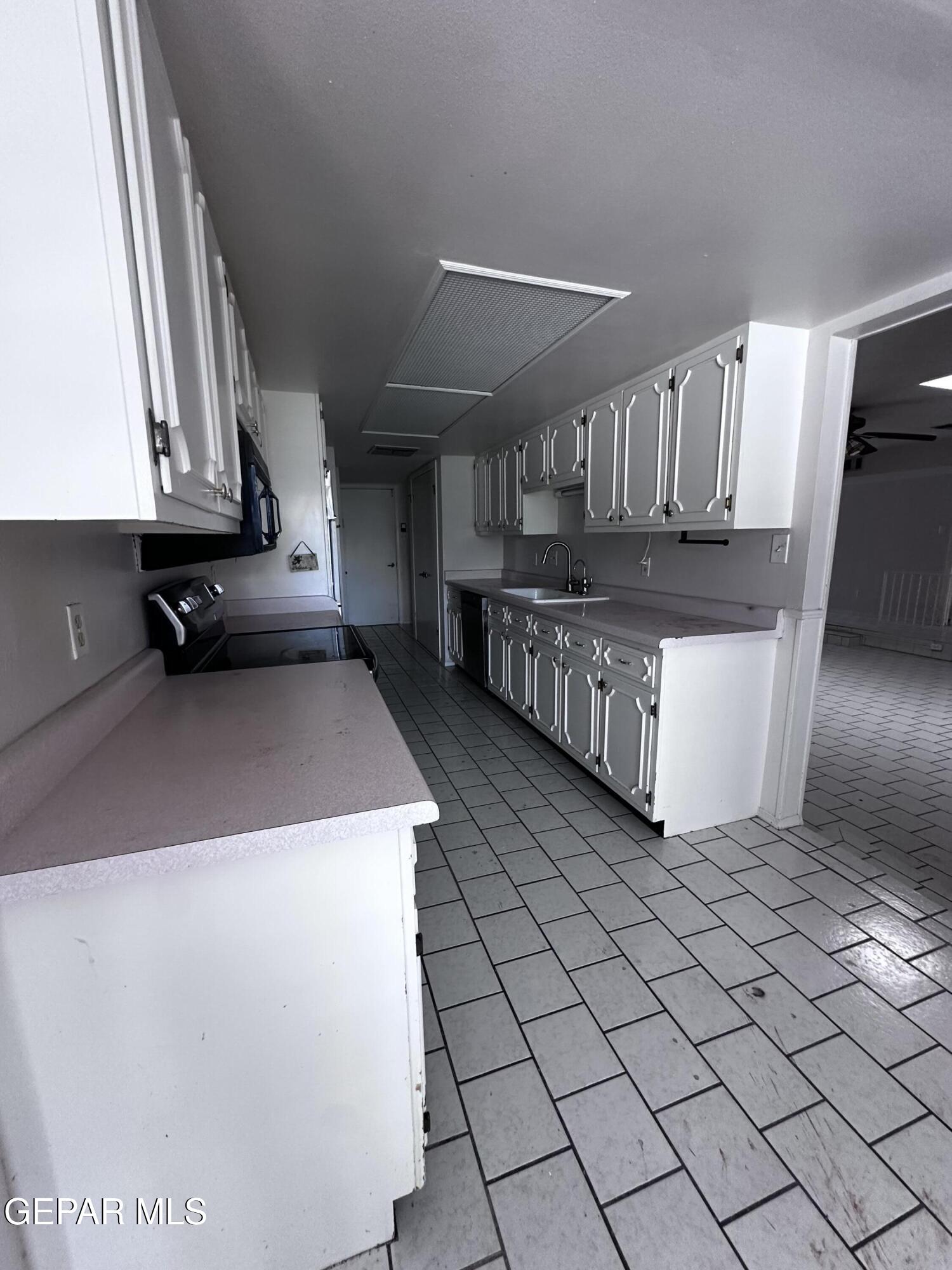 404 East Hague Road El Paso, TX 79902 - Photo 11 of 22 IMG_3871