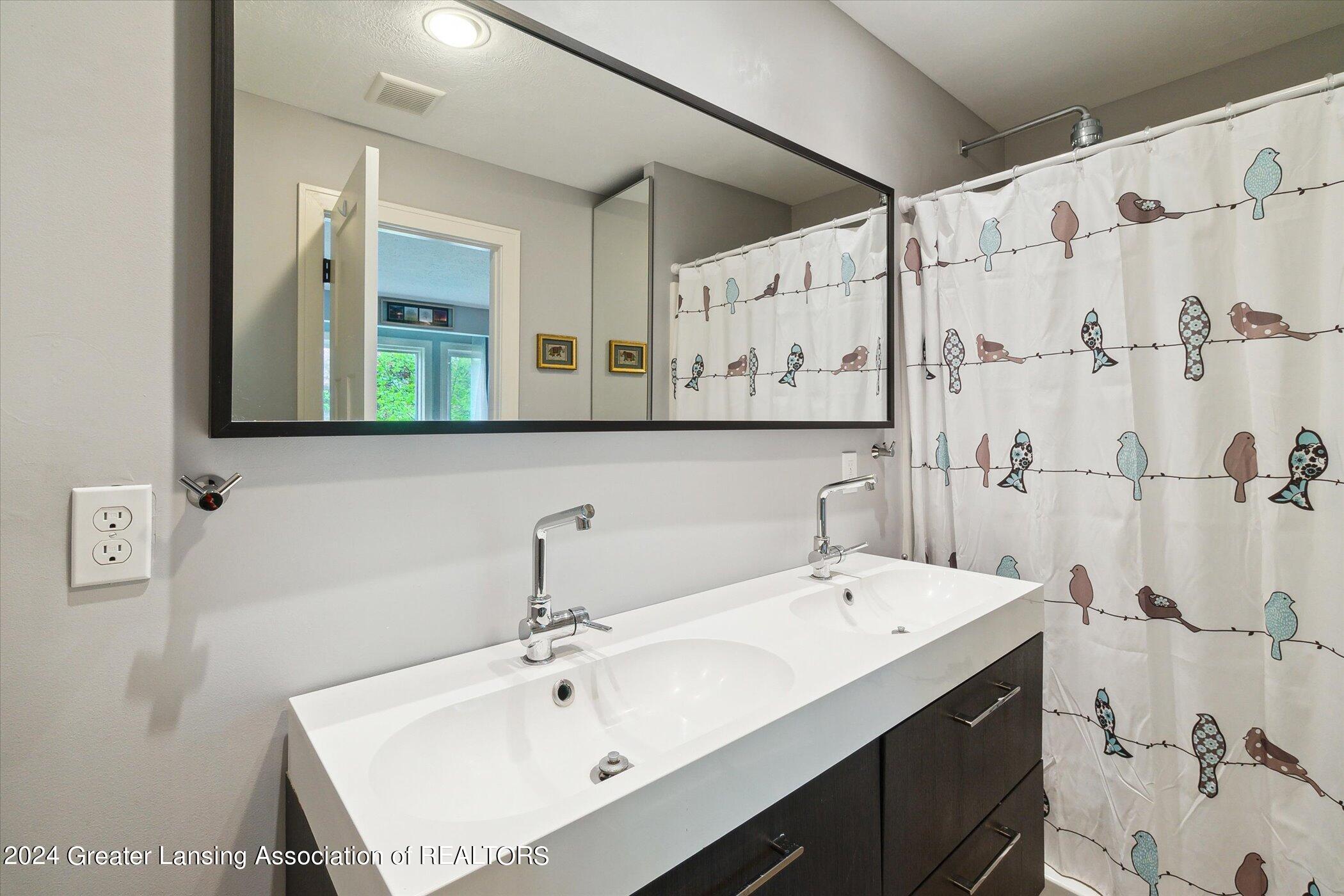 1352 Sebewaing Road Okemos, MI 48864 - Photo 24 of 48 Primary Bath