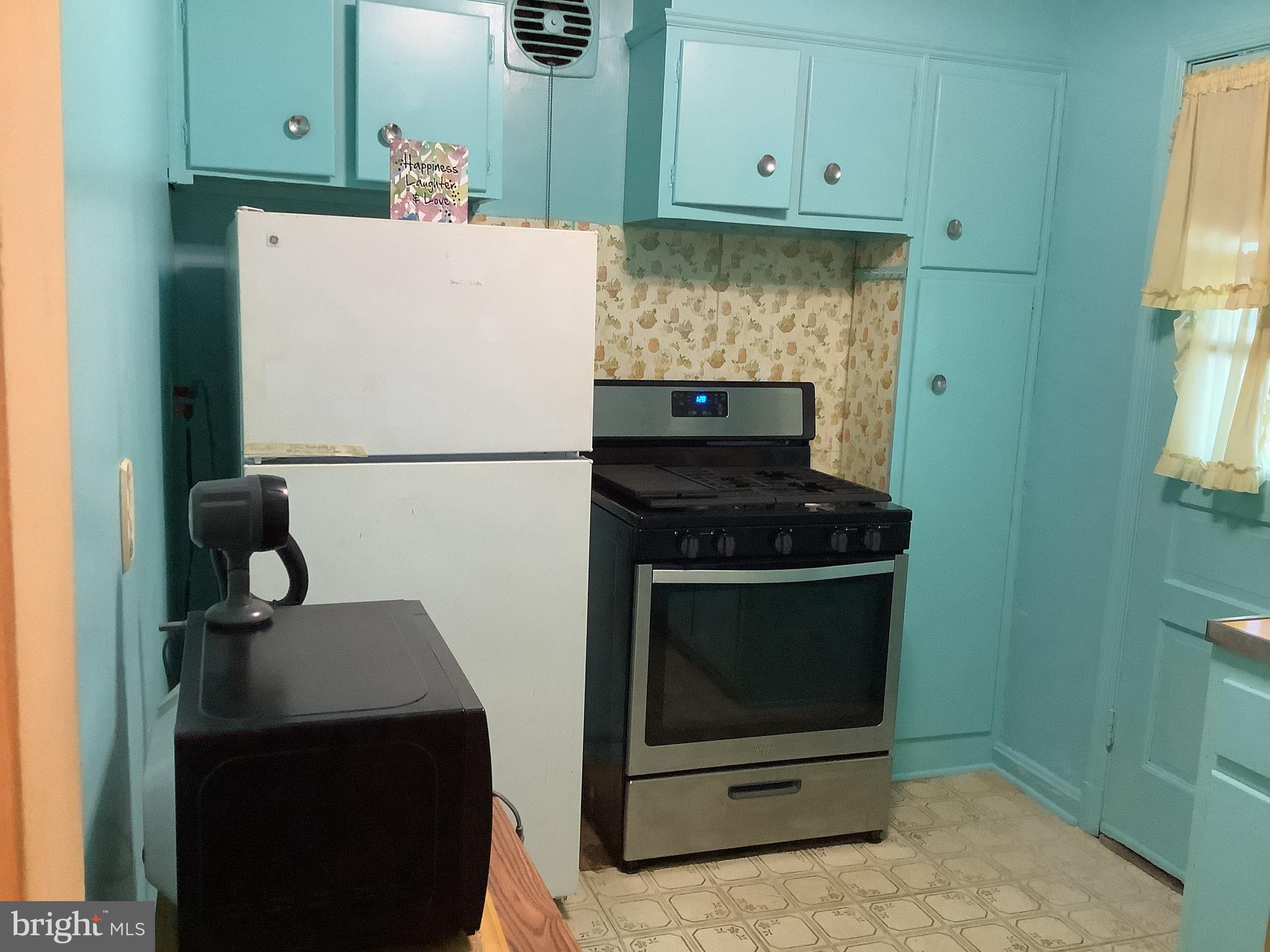 704 Ridge Road Southeast Washington, DC 20019 - Photo 3 of 10 Kitchen