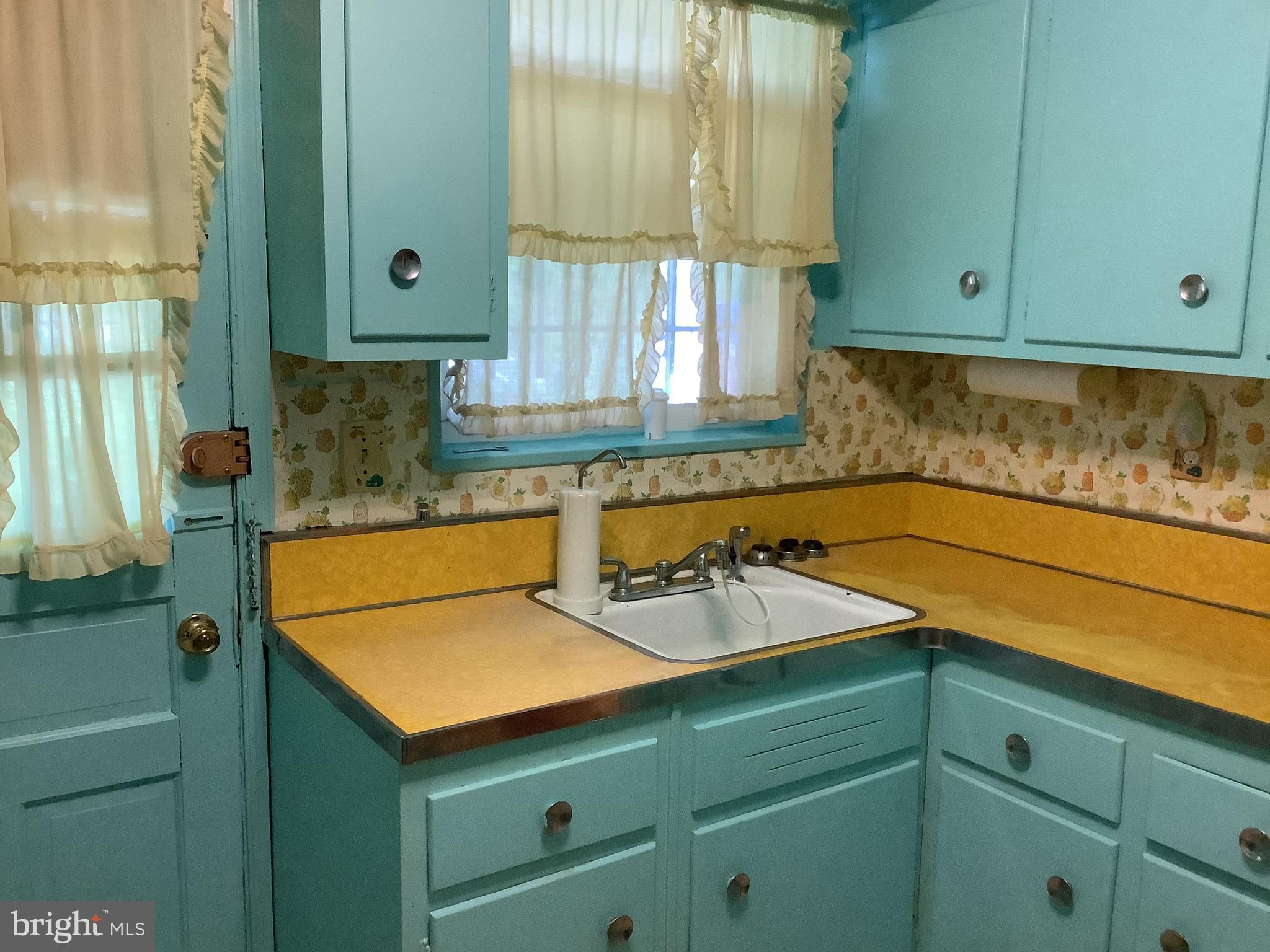 704 Ridge Road Southeast Washington, DC 20019 - Photo 4 of 10 Kitchen