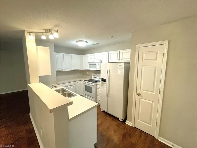 $175,000 | 3704 Cotswold Terrace, Unit 2B, Greensboro, NC 27410