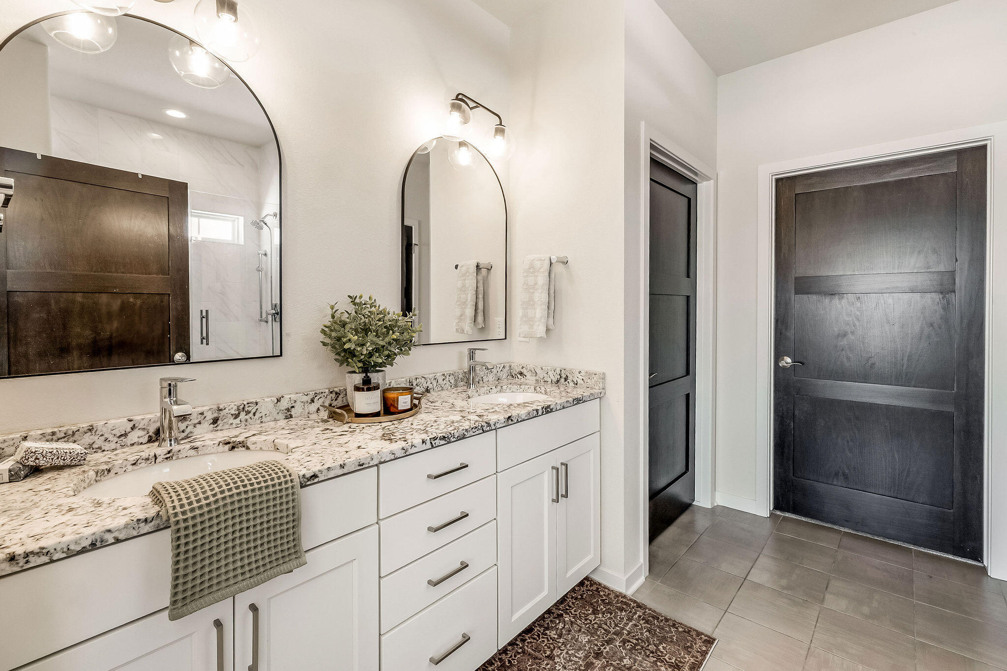 8955 Highlander Drive Mequon, WI 53097 - Photo 14 of 36 Primary Bathroom
