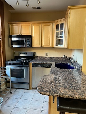 550 West Surf Street, Unit C511 Chicago, IL 60657 - Photo 3 of 15