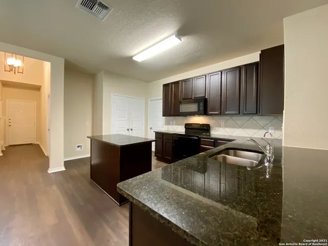 $2,100 | 491 Hunters Ranch East, San Antonio, TX 78253