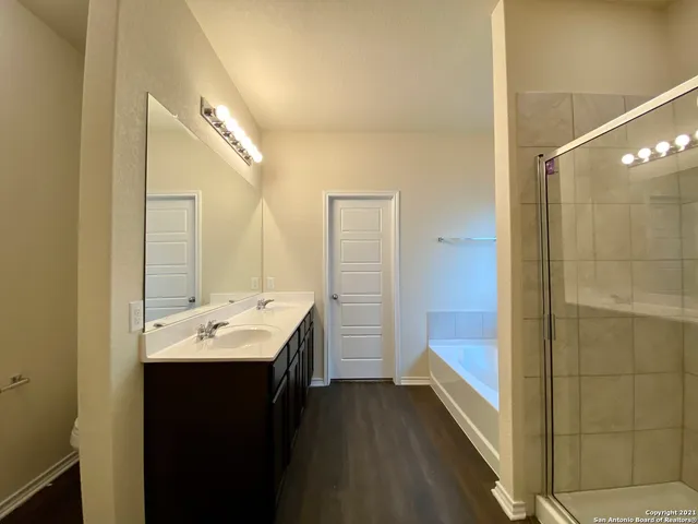 $2,100 | 491 Hunters Ranch East, San Antonio, TX 78253