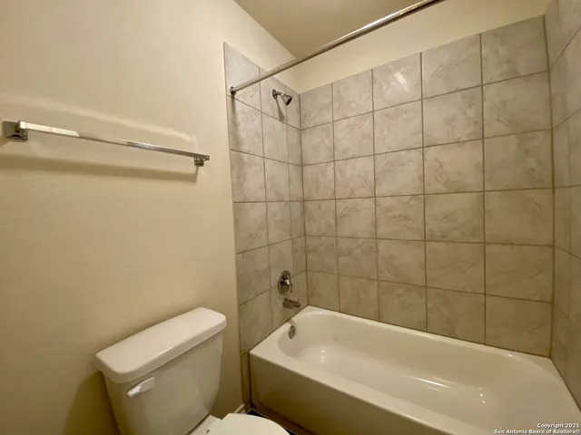 $2,100 | 491 Hunters Ranch East, San Antonio, TX 78253