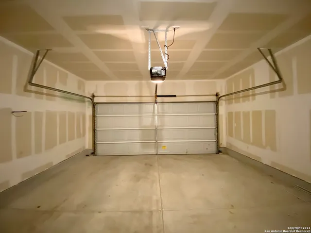 $2,100 | 491 Hunters Ranch East, San Antonio, TX 78253