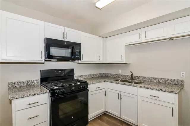 $1,355 | 7105 East 111th Terrace, Kansas City, MO 64134