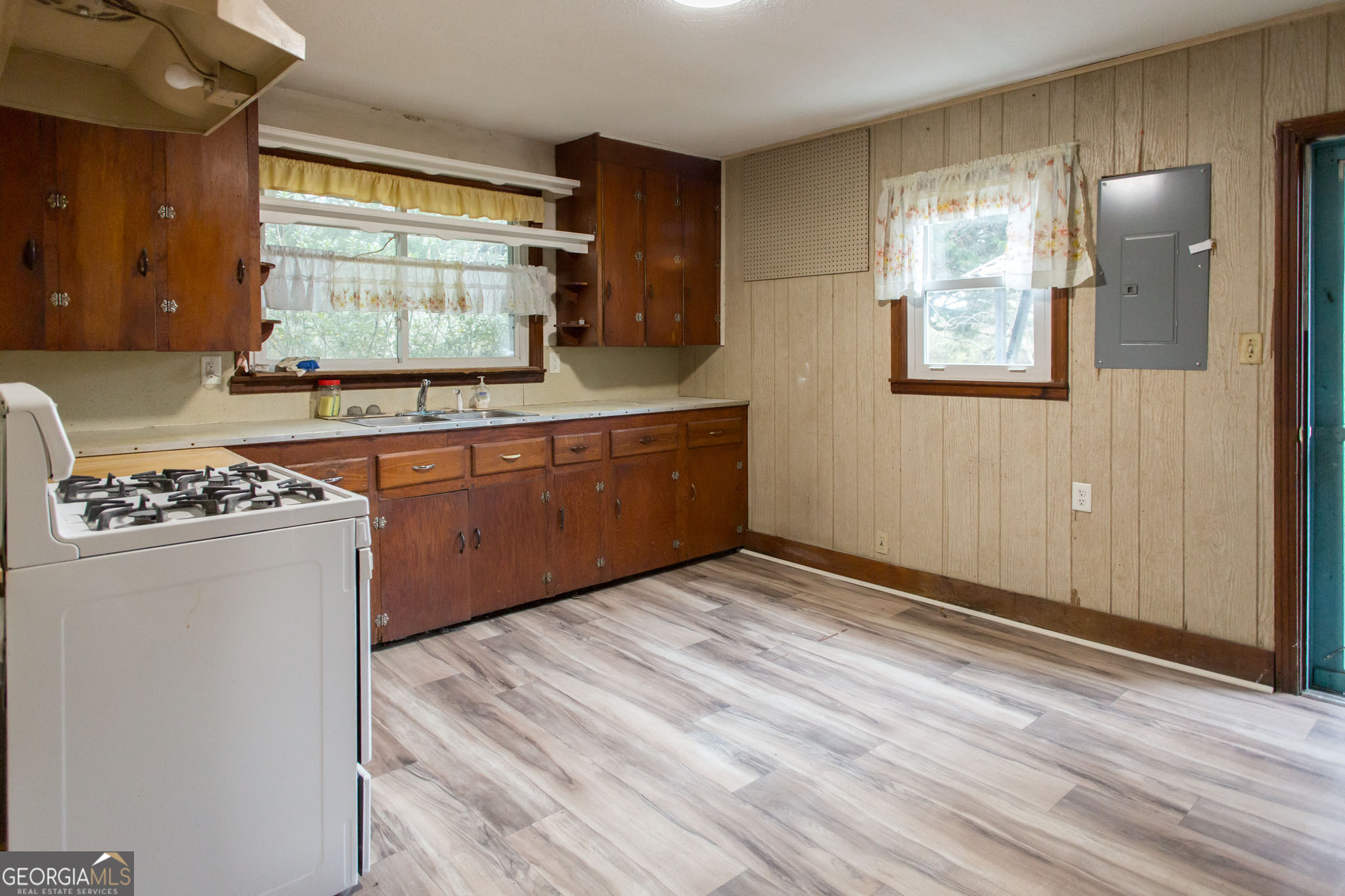 4618 Old Waltertown Road Waycross, GA 31503 - Photo 13 of 39 a kitchen with stainless steel appliances granite countertop a stove a sink and a refrigerator