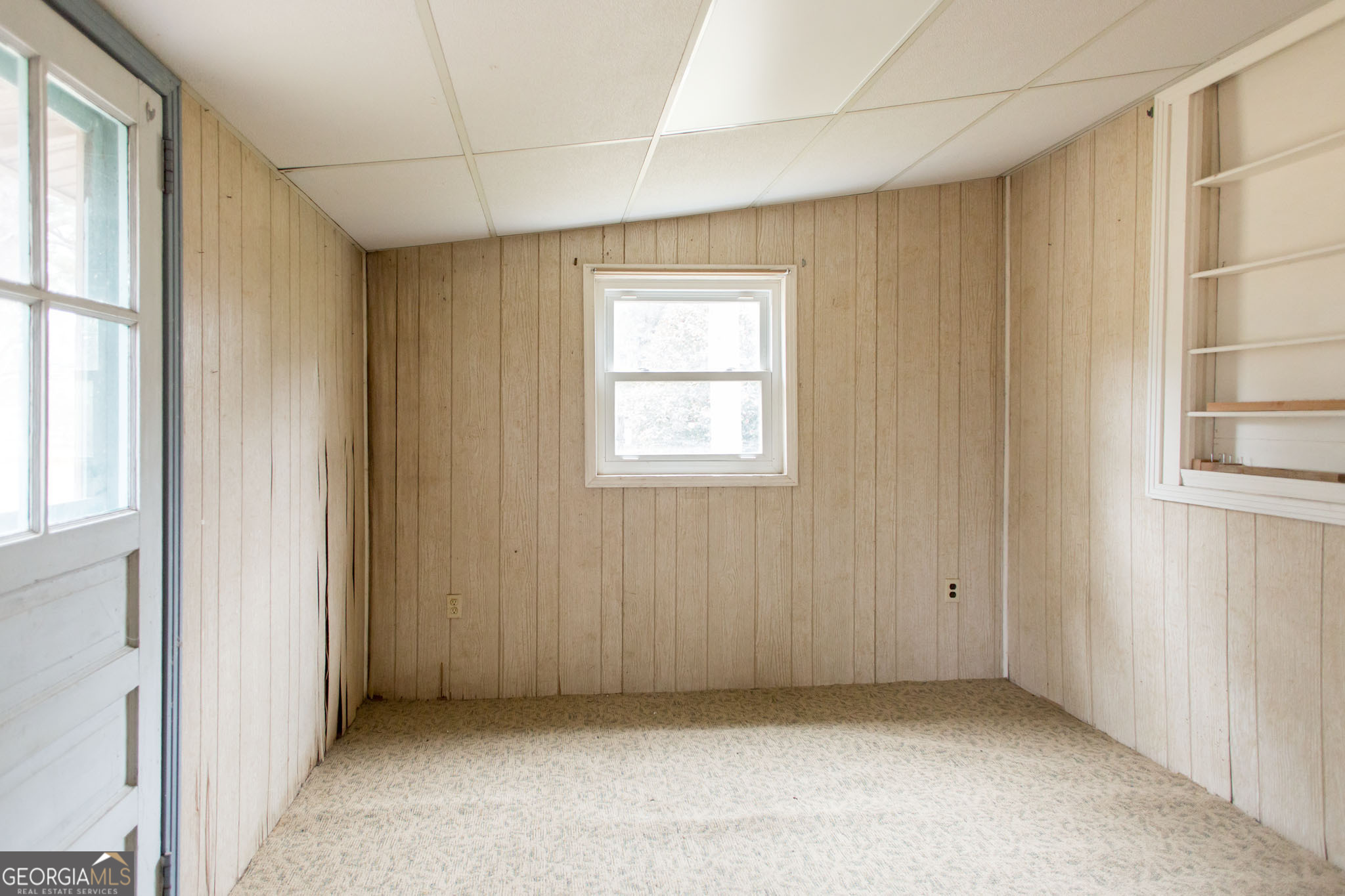 4618 Old Waltertown Road Waycross, GA 31503 - Photo 28 of 39 an empty room with windows