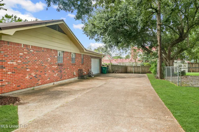 $445,900 | 6305 Hermosa Drive, Ocean Springs, MS 39564