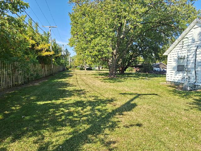 931 South Cedar Road New Lenox, IL 60451 - Photo 3 of 16 a view of a trees in front of a house