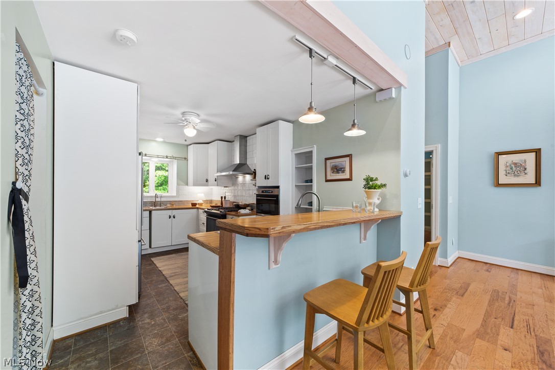 45455 Parsons Road Oberlin, OH 44074 - Photo 6 of 50 Breakfast bar