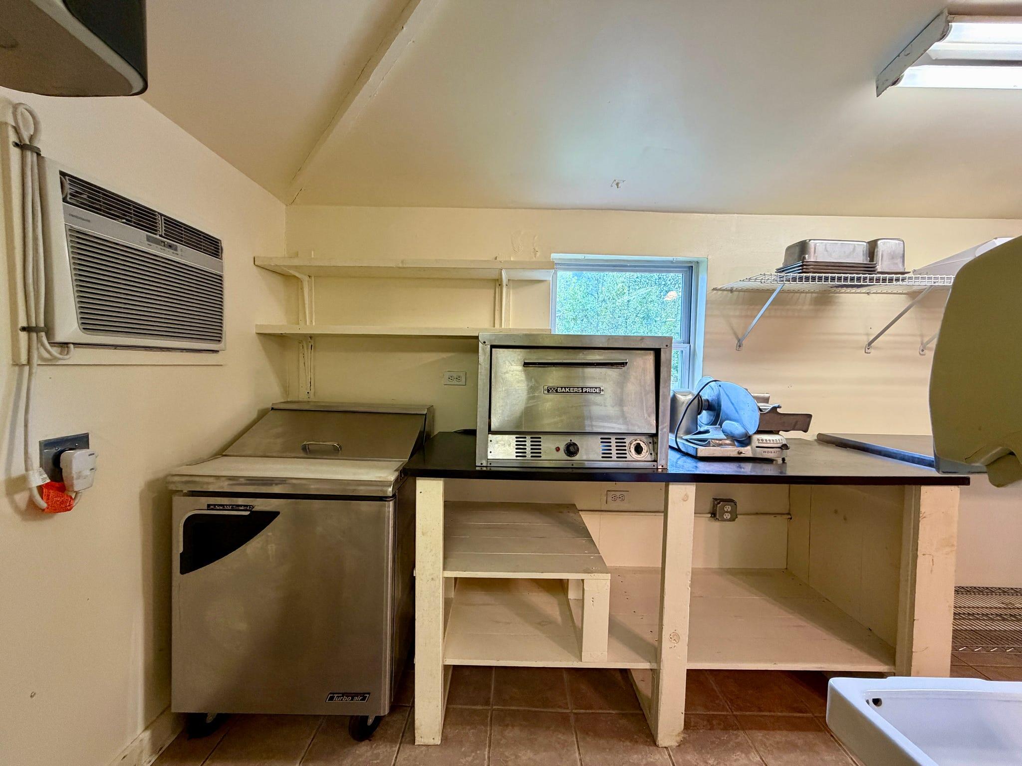 40 Ced Gap Road Louisa, KY 41201 - Photo 24 of 59 Vegetable Cooler - Pizza Warmer
