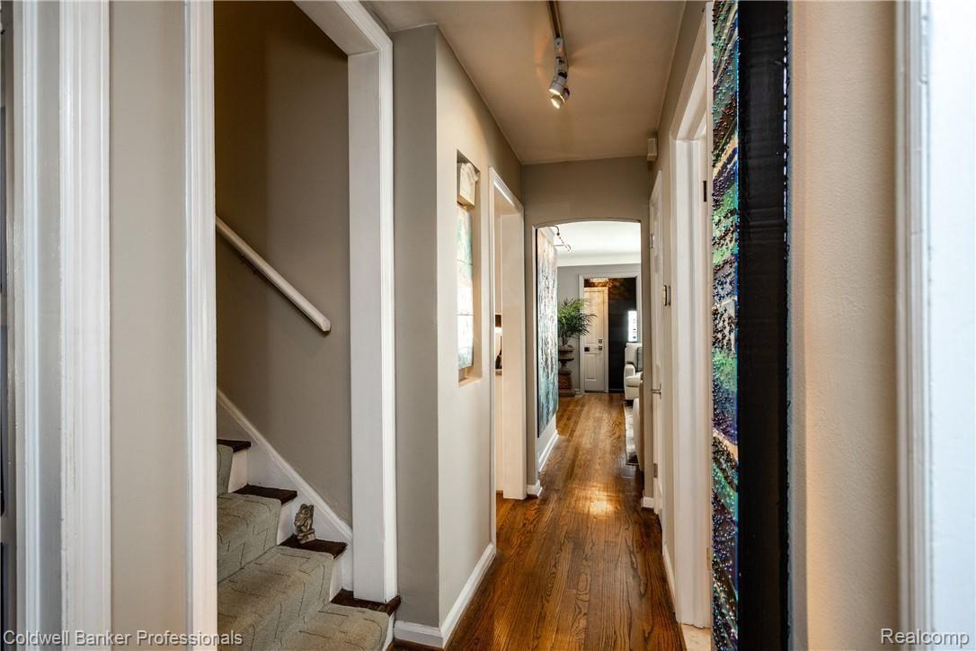 947 Washington Road Grosse Pointe, MI 48230 - Photo 26 of 36 947 Washington L034.jpg