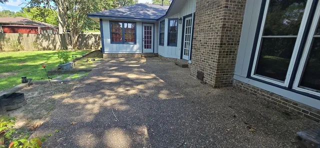 a view of yellow house with a yard