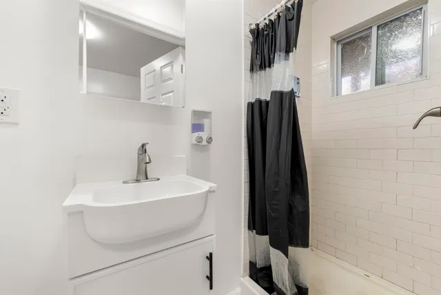 $3,650 | 40 Van Reypen Street, Jersey City, NJ 07306