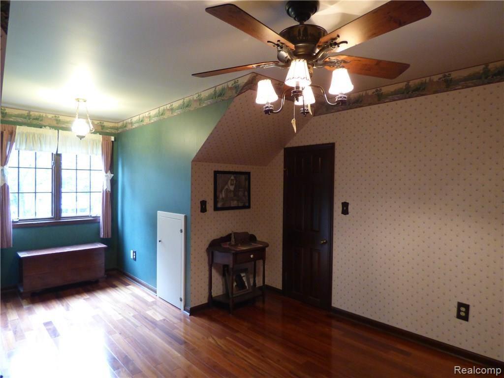 299 East Hurd Road Monroe, MI 48162 - Photo 31 of 46 P1320168.JPG