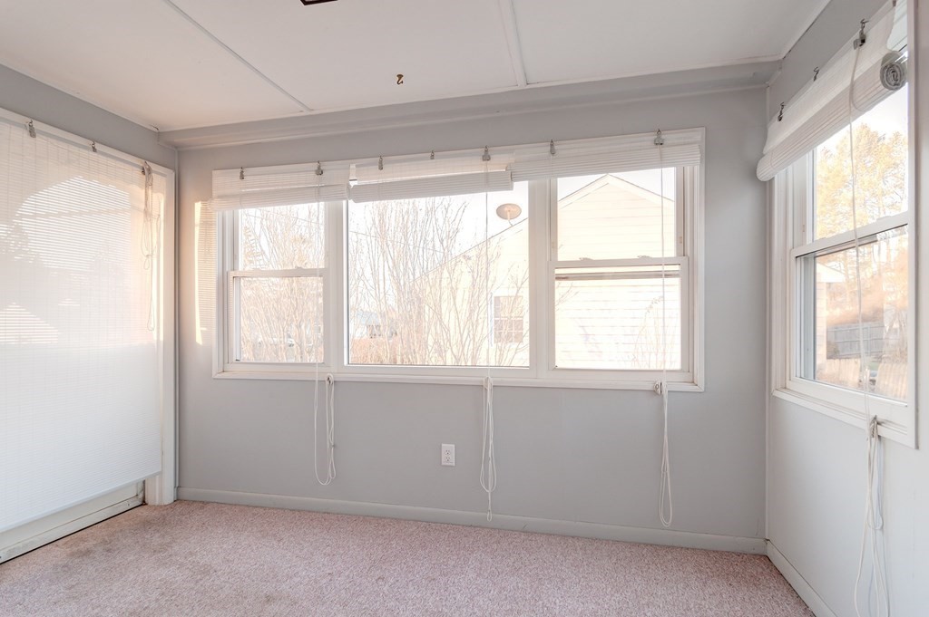 22 Thornton Road Worcester, MA 01606 - Photo 13 of 19 Gallery Image 13