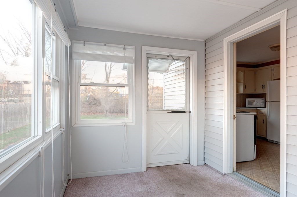 22 Thornton Road Worcester, MA 01606 - Photo 14 of 19 Gallery Image 14