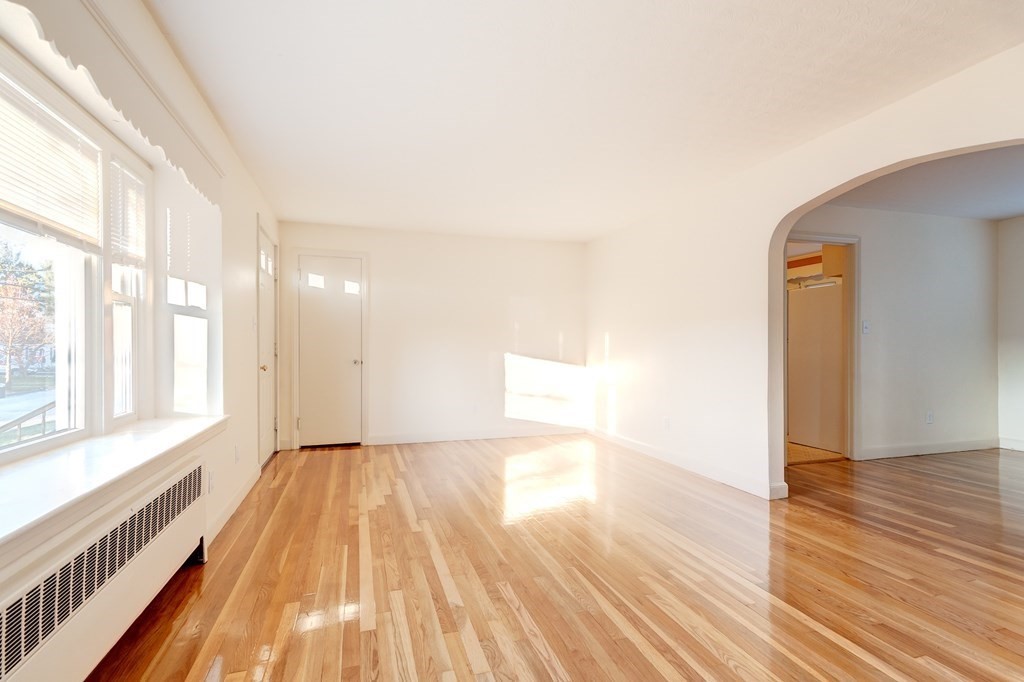 22 Thornton Road Worcester, MA 01606 - Photo 3 of 19 Gallery Image 3