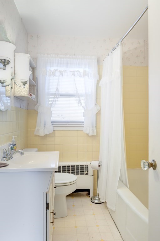 22 Thornton Road Worcester, MA 01606 - Photo 4 of 19 Gallery Image 4