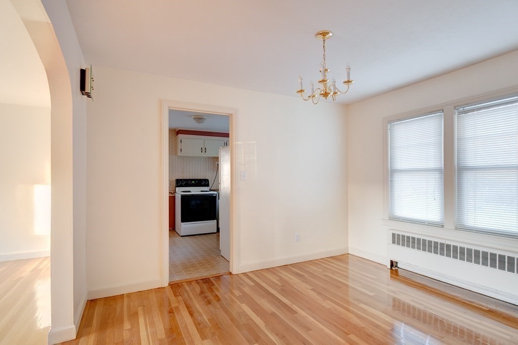 22 Thornton Road Worcester, MA 01606 - Photo 5 of 19 Gallery Image 5
