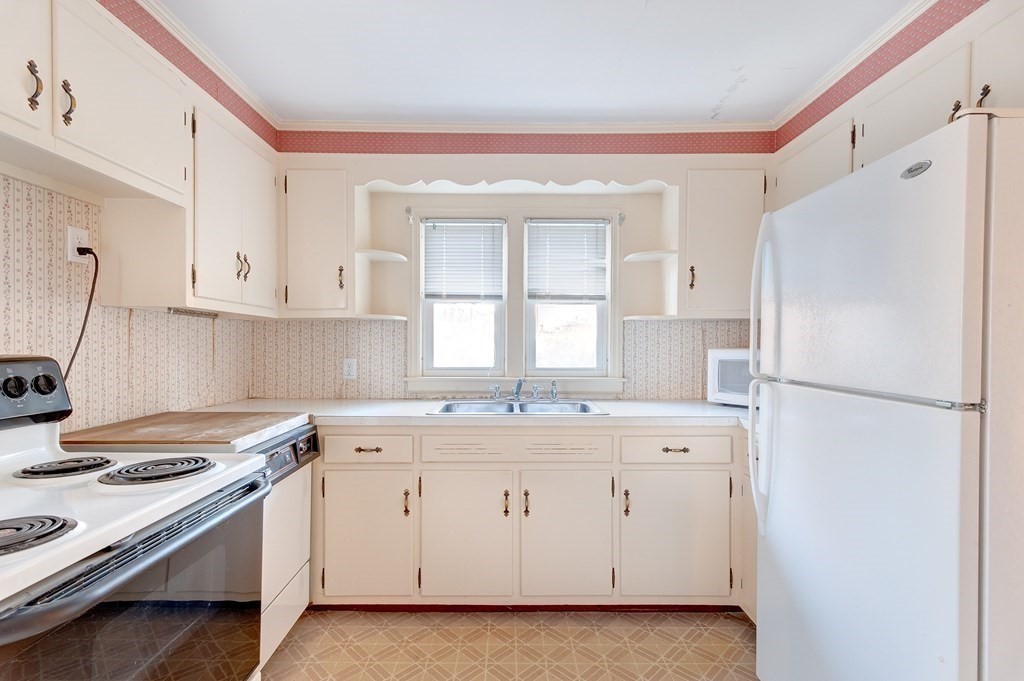 22 Thornton Road Worcester, MA 01606 - Photo 8 of 19 Gallery Image 8