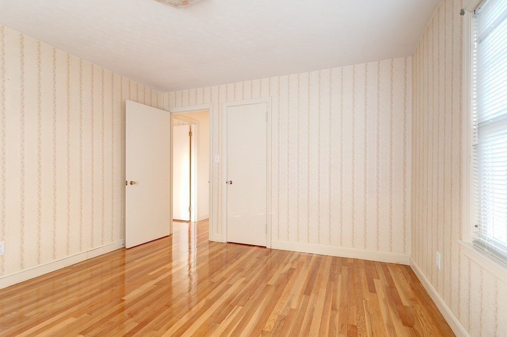 22 Thornton Road Worcester, MA 01606 - Photo 10 of 19 Gallery Image 10