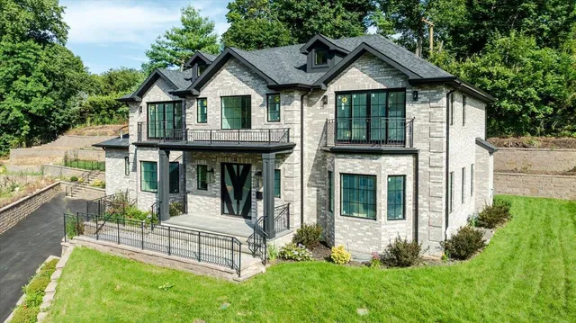 $3,695,000 | 34 Woodland Place, Great Neck, NY 11021