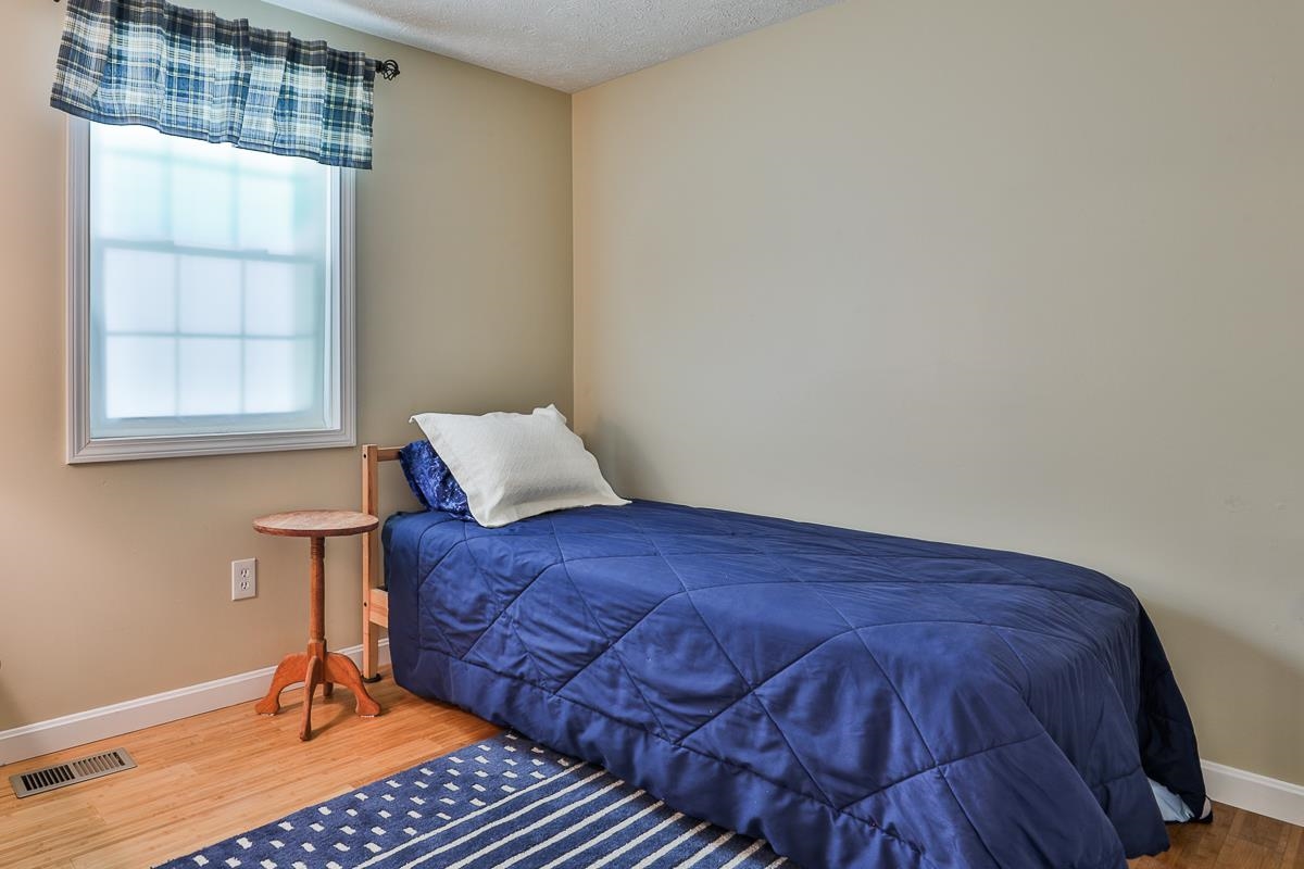 20 Syracuse Road Nashua, NH 03064 - Photo 13 of 34