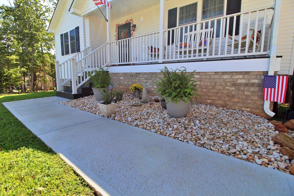 804 Skyline Road Appomattox, VA 24522 - Photo 4 of 32 Gallery Image 4