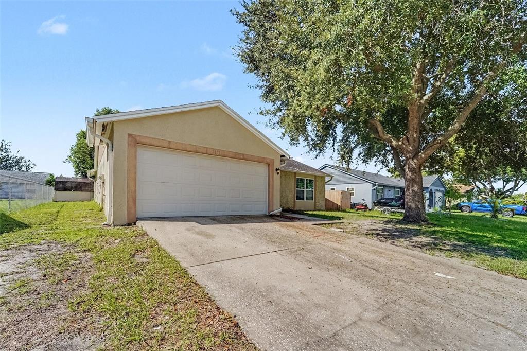 7971 Adelaide Loop New Port Richey, FL 34655 - Photo 2 of 15 Gallery Image 2