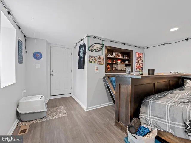 a view of yard with tree