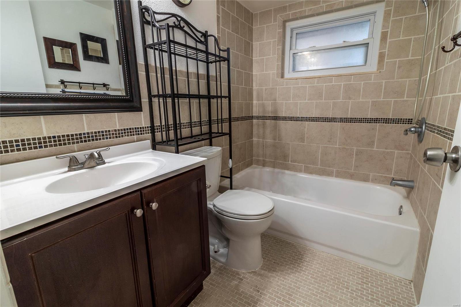3903 Humbert Road Alton, IL 62002 - Photo 11 of 22 Gallery Image 11