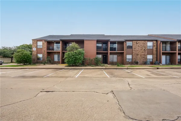 $143,500 | 904 University Oaks Boulevard, Unit 90, College Station, TX 77840