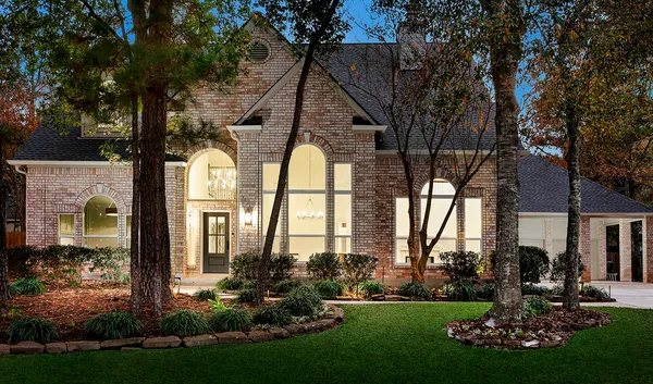 $1,489,000 | 170 Golden Shadow Circle, The Woodlands, TX 77381