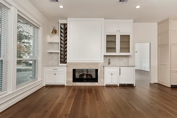 $1,489,000 | 170 Golden Shadow Circle, The Woodlands, TX 77381